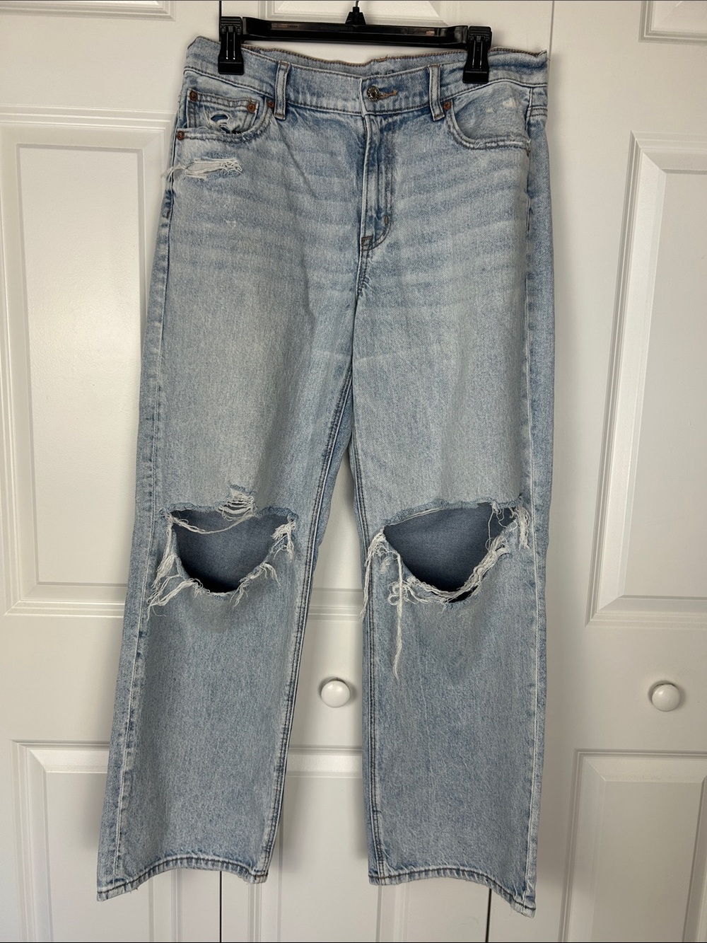 American Eagle Outfitters Light Blue Distressed Stovepipe-Leg Jeans Size 10